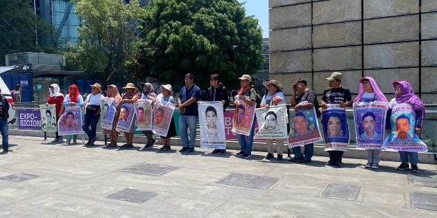 Caso Ayotzinapa: Padres de los 43 normalistas exigen reunión con AMLO ...