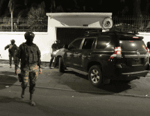 La tarde del 5 de abril de 2024, Ecuador desplegó un operativo militar en las inmediaciones de la Embajada de México para ingresar sin autorización. AP