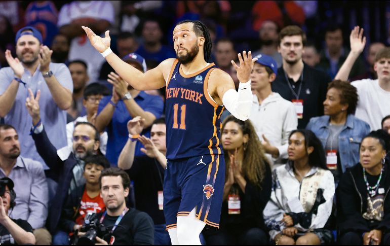 Jalen Brunson tuvo la mejor actuación de su carrera en Playoffs al anotar 47 puntos. AFP