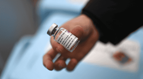 AstraZeneca desarrolló una vacuna contra el COVID-19 junto con la Universidad de Oxford. AFP / ARCHIVO
