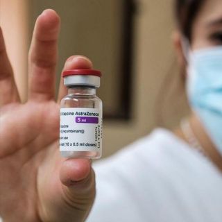 ¿Qué tan frecuente es el efecto secundario de trombosis tras la vacuna de AstraZeneca?