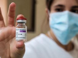 La compañía dice, que este efecto producido por la vacuna es un tipo de coagulación sanguínea conocida como síndrome de trombosis con trombocitopenia. EFE / ARCHIVO