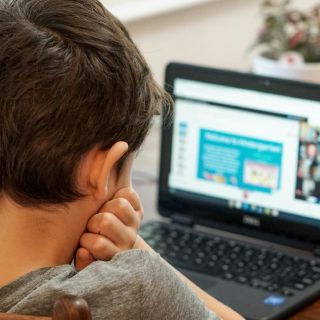 Consejos para que tus hijas e hijos naveguen seguros por Internet