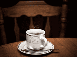 Tras el consumo del té hay quienes podrían experimentar dolores abdominales, vómito y fiebre. Pixabay