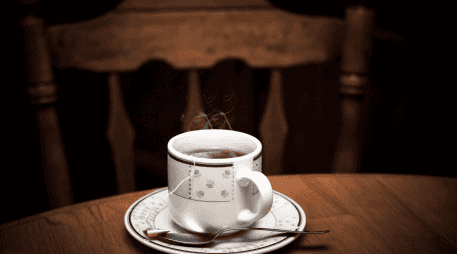 Tras el consumo del té hay quienes podrían experimentar dolores abdominales, vómito y fiebre. Pixabay