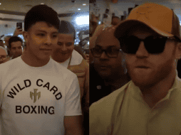 El público estaba ansioso de escuchar las palabras de cada boxeador mexicano, quienes se aventuraron a prometer un nocaut. ESPECIAL.