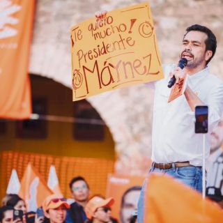 Regala almohada con “Maynecito”