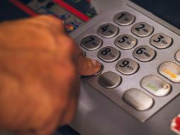 Este miércoles 1 de mayo es día feriado, por lo que muchas empresas, incluidos los bancos, no abren. ESPECIAL / Foto de Eduardo Soares en Unsplash