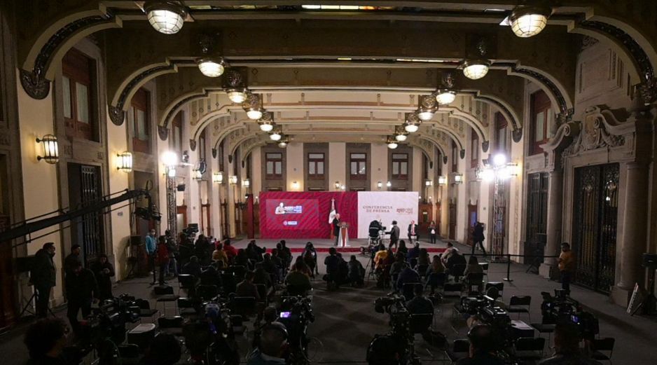 Imagen del Salón de Tesorería de Palacio Nacional, durante una de las mañaneras de López Obrador. AFP / ARCHIVO