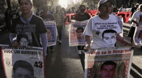 Las madres y los padres de los 43 analizan interponer una denuncia ante la CIDH en contra el gobierno de López Obrador por no haber resuelto el caso Ayotzinapa. SUN / ARCHIVO