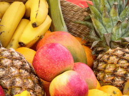 Las recomendaciones de los especialistas es incluir la fruta en nuestra alimentación al menos una o dos veces al día. ESPECIAL/CANVA