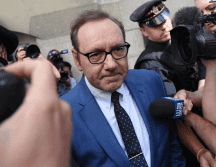 El protagonista de cintas como Belleza Americana (1999), Kevin Spacey, mostró su inconformidad contra la docuserie británica a través de las redes sociales. EFE/ ARCHIVO