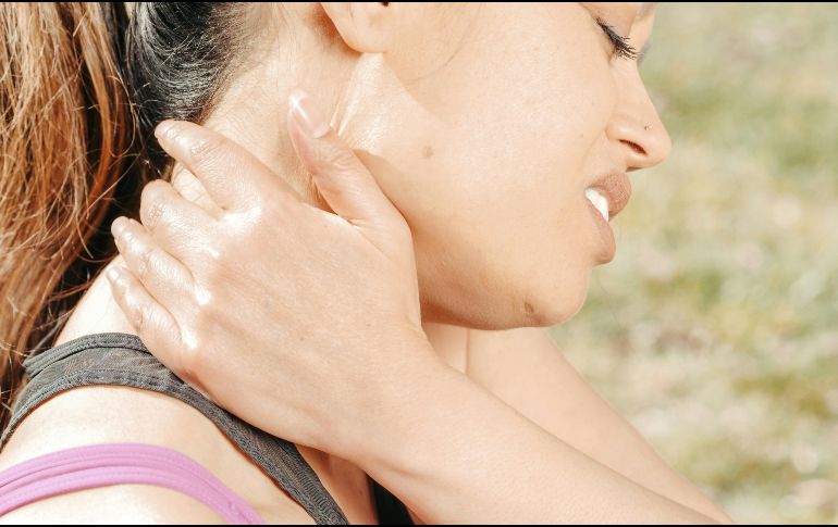 En la era actual, una de las dolencias más prevalentes a nivel global afecta la zona del cuello. Pexels