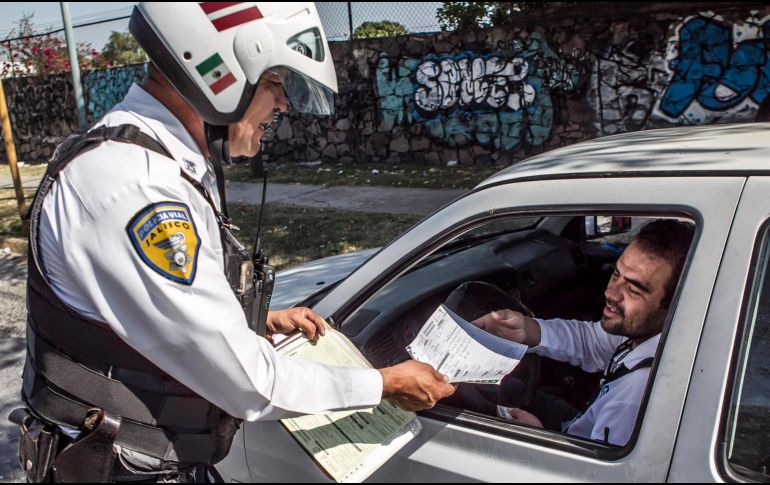 La mitad de los automovilistas maneja con licencia vencida