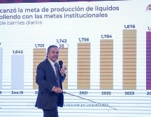 Octavio Romero Oropeza anunció que la deuda de la empresa estatal disminuyó en 30 mil millones de dólares. EFE / I. Esquivel