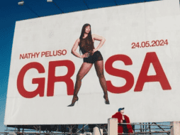 La cantante argentina Nathy Peluso llegó se presentó de sorpresa en las calles de Nueva York para compartir pizza con sus fans. INSTAGRAM/ nathypeluso