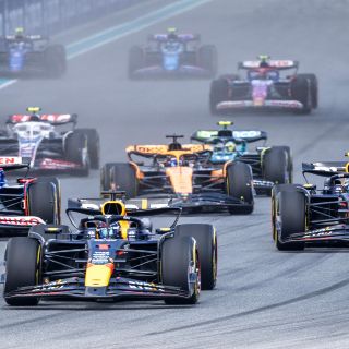Seis de seis 'poles' para Verstappen