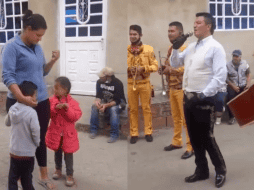 El gesto desinteresado de un niño de tan solo cinco años ha conmovido a miles en redes sociales. ESPECIAL.