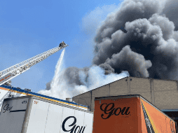 La extensión afectada de la empresa por el incendio fue de mil 250 metros cuadrados, sin embargo, los bomberos lograron resguardar una bodega de 2 mil 500 metros cuadrados. CORTESÍA/ Protección Civil Jalisco.