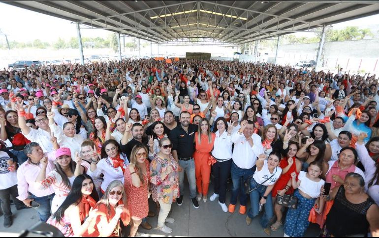 El candidato del partido emecista aprovechó para presentar su agenda de trabajo destinada a promover la igualdad de género y empoderar a las mujeres en todos los ámbitos de la sociedad. CORTESÍA