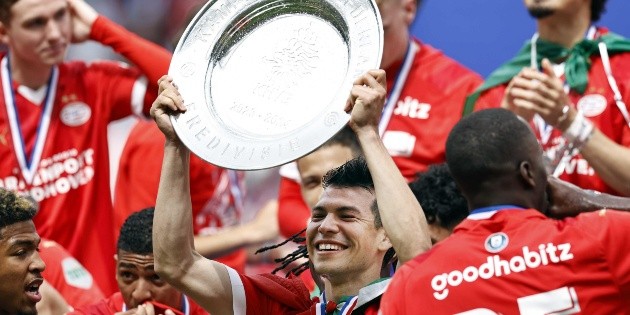 'Chucky' Lozano, segundo mexicano bicampe&oacute;n en Europa con dos equipos diferentes