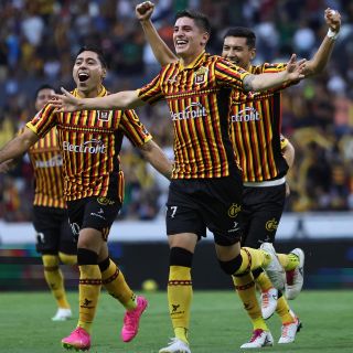 Leones Negros golea y está en la final seis años después