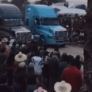 Tráiler embiste a asistentes en arrancones en Hidalgo