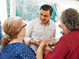 El aspirante morenista a la capital jalisciense sigue compartiendo sus iniciativas casa por casa. ESPECIAL