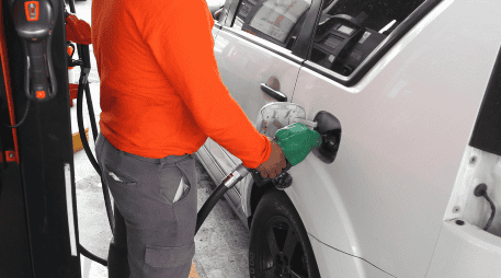 Entre el 22 y el 28 de abril, el precio promedio de la gasolina regular en el país fue de 23 pesos por litro. EL INFORMADOR / ARCHIVO