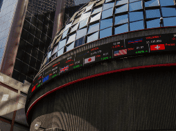 En la jornada, el peso se apreció un 0.47% frente al dólar, al cotizar a 16.88 unidades por billete verde, luego de los 16.96 en la jornada previa, según datos del Banco de México. NTX  ARCHIVO