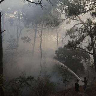Controlan cuatro incendios forestales en Valle de Bravo; se activa otro en Monte Alto