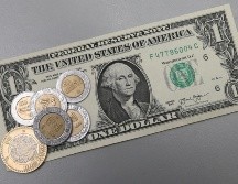 El peso mexicano se cotiza en los mercados internacionales alrededor de los 16.84 pesos por dólar. NTX/ ARCHIVO