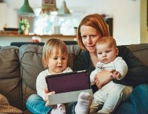 En el Día de las madres se celebra la vida de aquellas mujeres que entregan todo su amor y esfuerzo a la crianza de sus hijos, aún si a veces se equivocan. UNSPLASH/Alexander Dummer