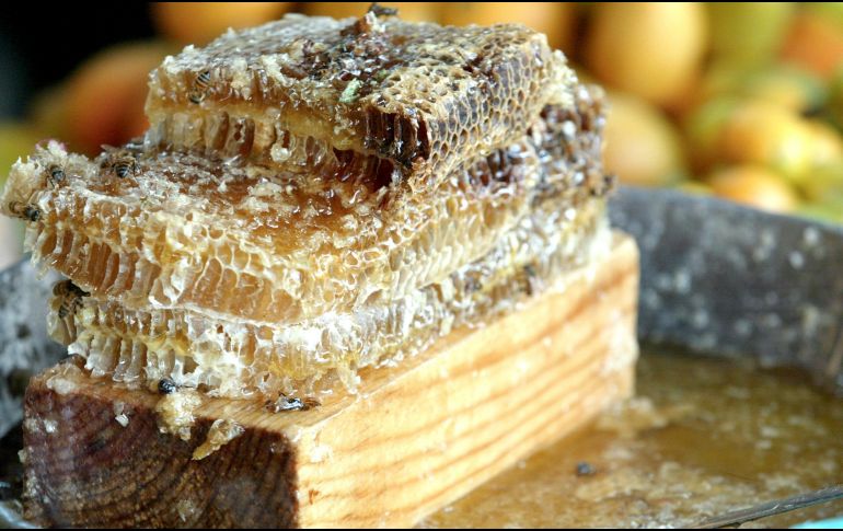 La miel cuenta con propiedades antioxidantes y ofrece efectos ansiolíticos que generan una sensación de relajación, si tienes insomnio, la miel podría ser un gran remedio. EL INFORMADOR / ARCHIVO