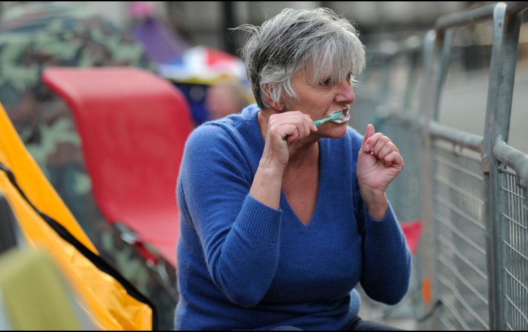 Se sugiere emplear para el aseo bucal un cepillo de cerdas suaves. AFP / ARCHIVO