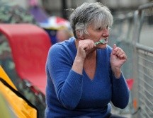 Se sugiere emplear para el aseo bucal un cepillo de cerdas suaves. AFP / ARCHIVO