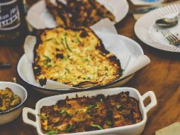 Las comidas abundantes con una alta proporción de ingredientes no son una buena idea. UNSPLASH / Leif Inge Fosen