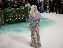 Kim Kardashian se robó todas las miradas con este ajustado vestido que acentuaba su mini cintura. EFE/ Justin Lane