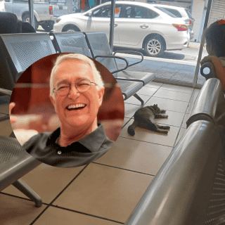 Gato se resguarda del calor en tienda de Salinas Pliego, ¡y su respuesta se hace viral!