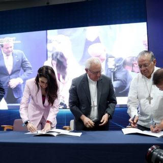Laura Haro firma compromiso para devolver la paz y la seguridad a Jalisco