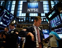Wall Street continúa atento a los próximos movimientos de la Fed, después de que su presidente, Jerome Powell, descartara la semana pasada una subida de tipos de interés a corto plazo. AFP / ARCHIVO