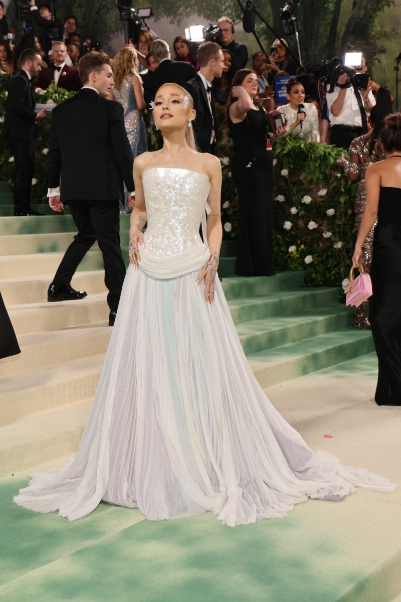 Ariana Grande en la Met Gala 2024. EFE/ Justin Lane