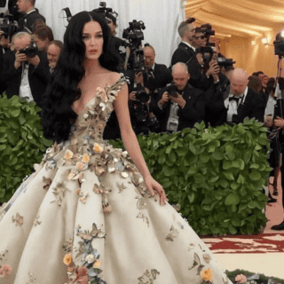 Crean fotos de Katy Perry en la Met Gala con IA, ¡y engaña a todos!