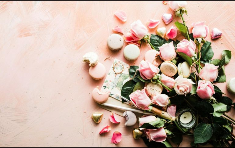 Para facilitarte la tarea de honrar a esa persona tan importante en tu vida, aquí te presentamos una selección de los 10 mejores obsequios para mamá. Unsplash.