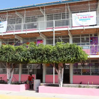 Colegio católico en Sonora celebra el Día de las Madres con 'strippers'