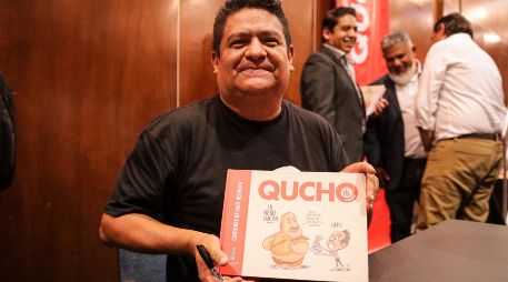 En la Asociación de Fabricantes de Muebles el monero de El Informador presentó su libro frente a una multitud de asistentes. EL INFORMADOR/H.FIGUEROA