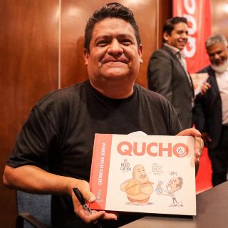 Presenta Qucho libro recopilatorio de cartones