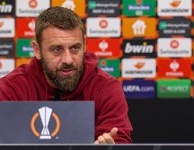 Daniele De Rossi, entrenador de la Roma, enfrenta una misión casi imposible para tratar de meterse a la final de la Europa League. EFE/C. Neundorf