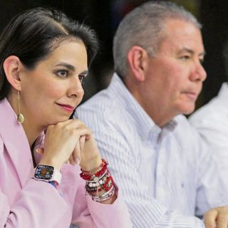 Laura Haro firma compromisos en Ahualulco y reconoce labor de jefas de familia