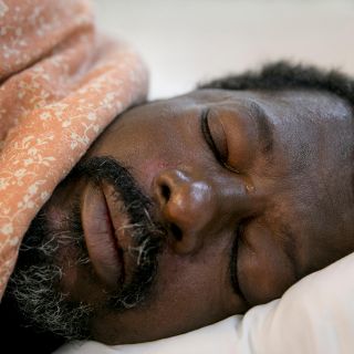 ¿Cuáles son los tipos de dolor de cabeza que le dan más a hombres y a mujeres?